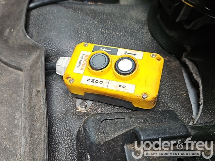 2023-ford-f550-xl-image-31