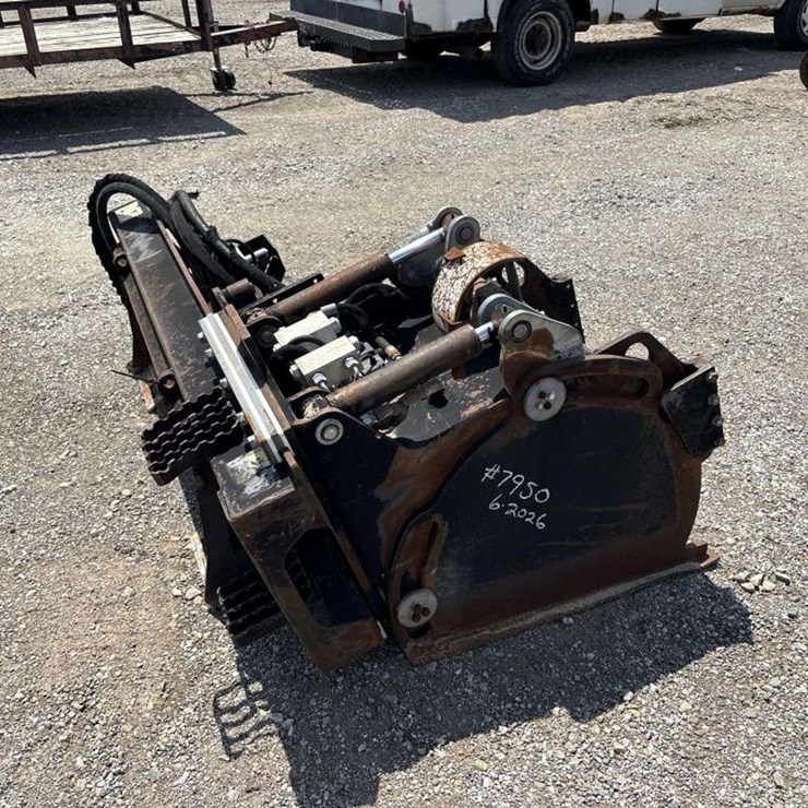 Caterpillar PC206 asphalt planer attachment