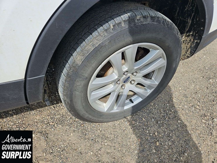 2019-ford-explorer-xlt-image-21