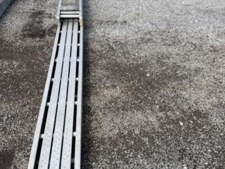 2-aluminum-walk-boards-image-2