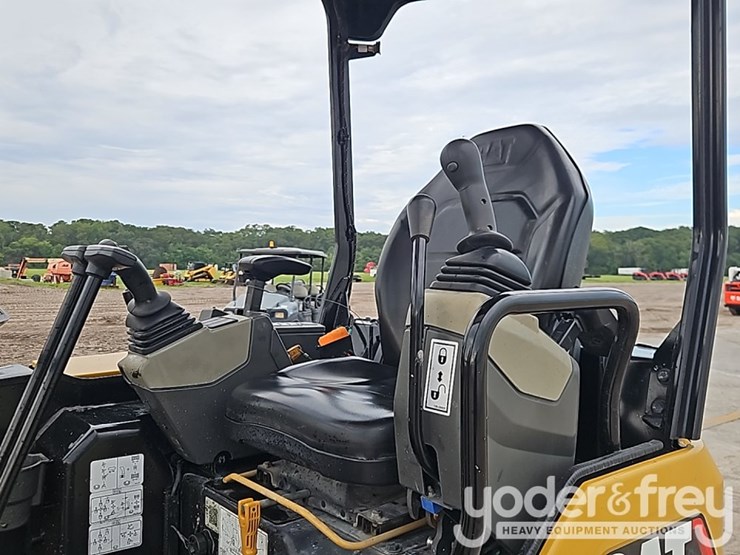 2023-caterpillar-302.7cr-image-30
