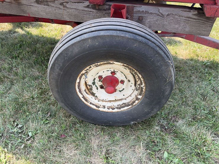 flare-box-wagon-with-hoosier-spreader-image-11