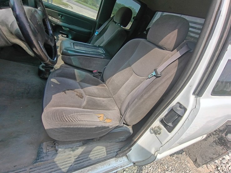 2006-chevrolet-silverado-3500-image-30
