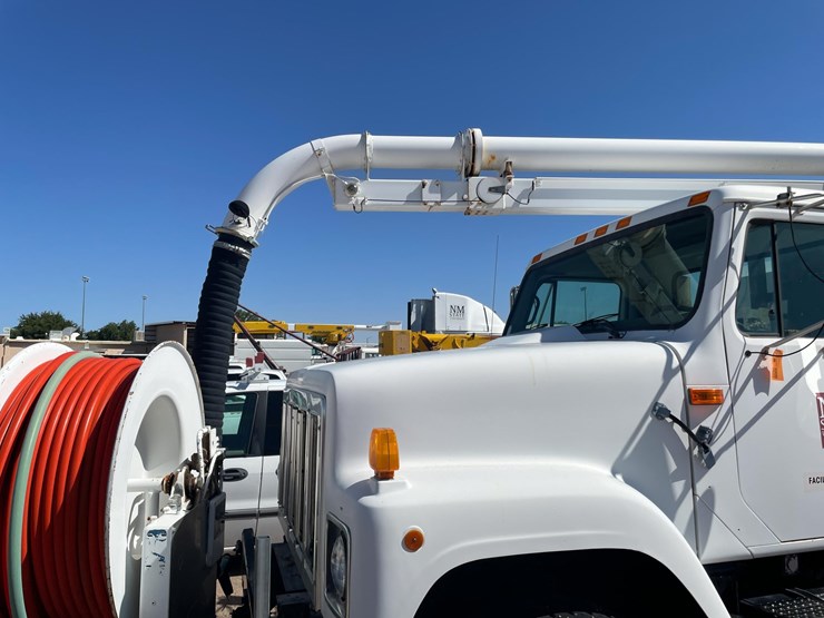 2005-vactor-2100-image-13
