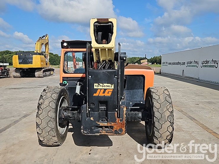 2018-jlg-742-image-19