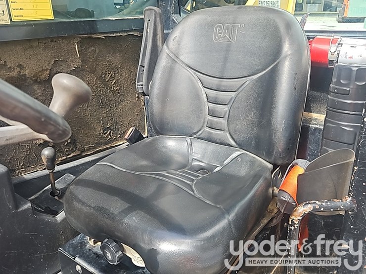2015-caterpillar-tl943c-image-37