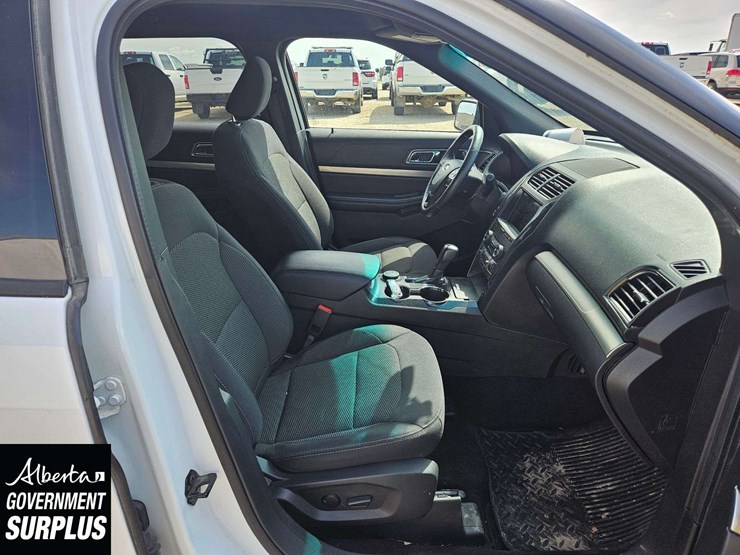 2019-ford-explorer-xlt-image-30