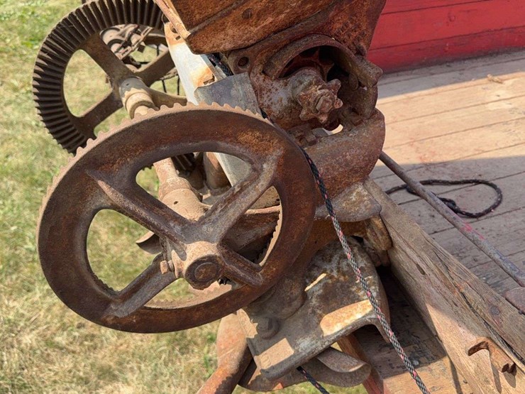 flare-box-wagon-with-hoosier-spreader-image-21