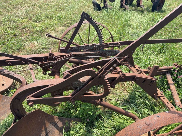 international-harvester-two-bottom-pull-type-moldboard-plow-image-17