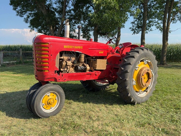 massey-ferguson-444-image-1