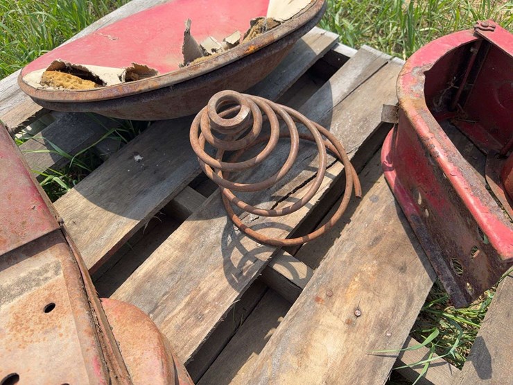 farmall-seat-image-4