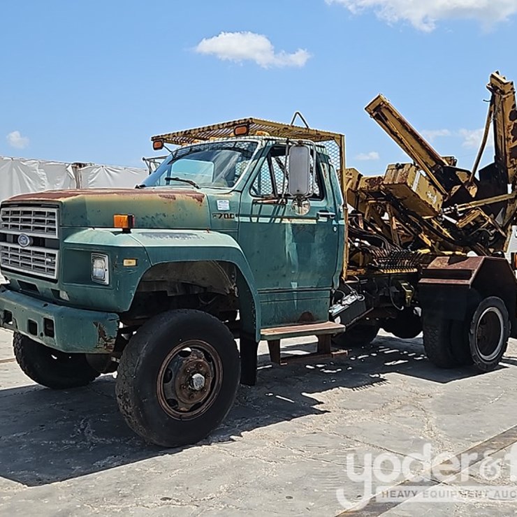 1987 FORD F700
