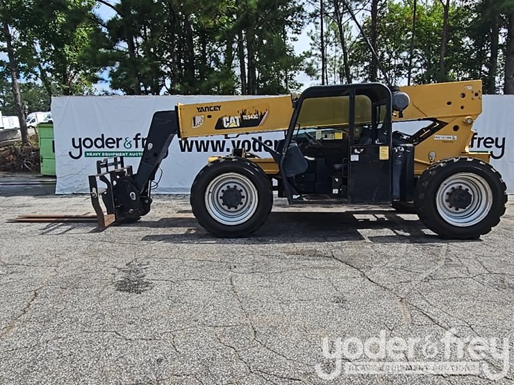 2015-caterpillar-tl943c-image-2