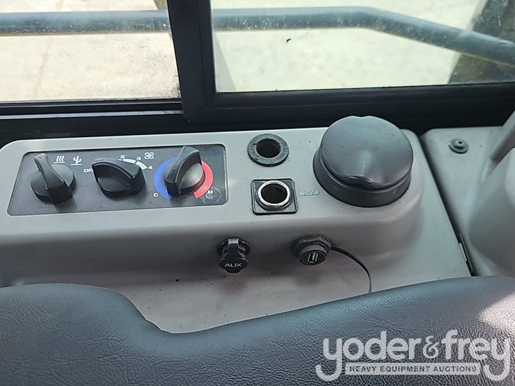 2023-komatsu-d39px-24-image-30