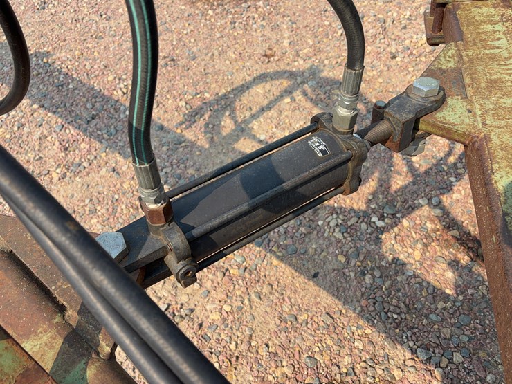 john-deere-340-image-12