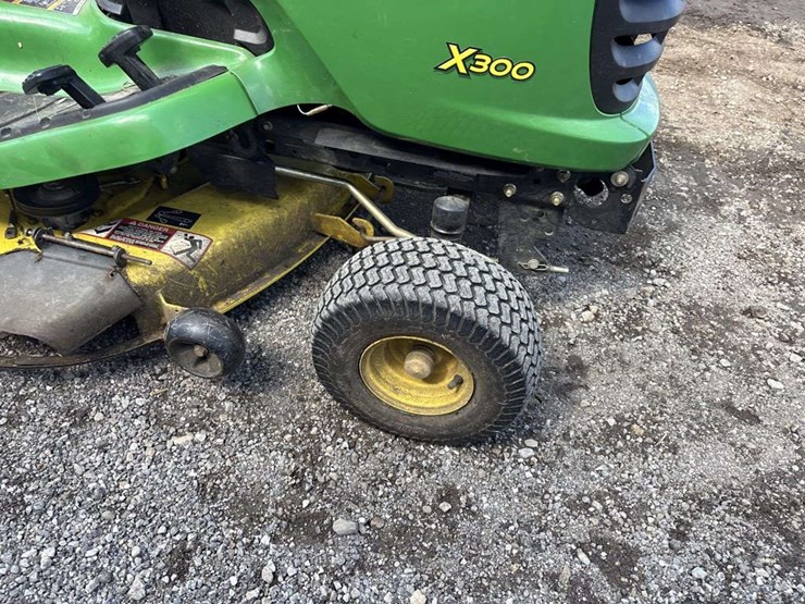 john-deere-x300-image-8