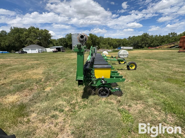 john-deere-7300-image-8