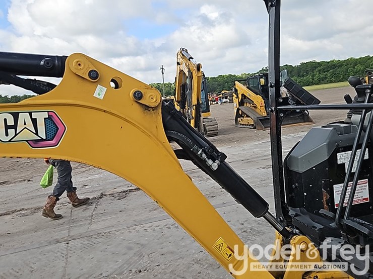 2022-caterpillar-301.7cr-image-18