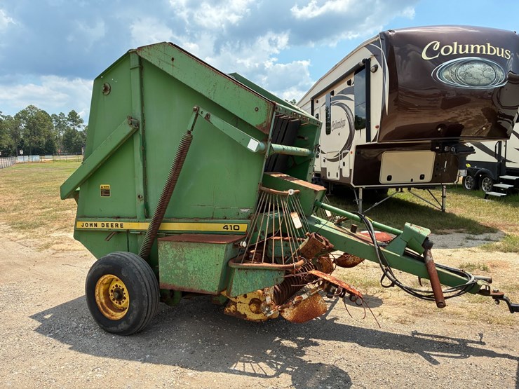 john-deere-410-image-1