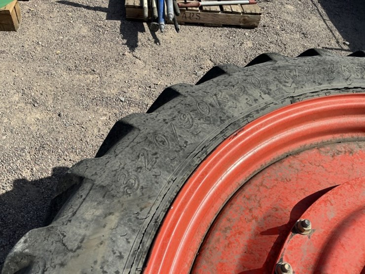 (2)-equipment-tires-&-wheels-image-4