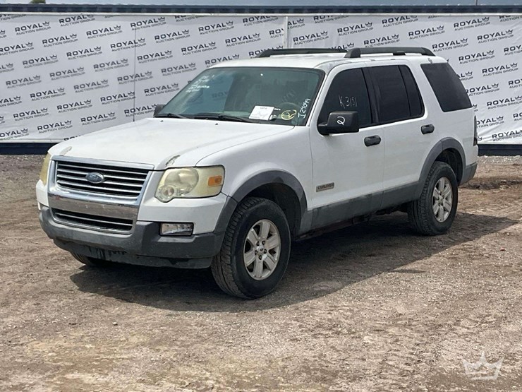 2006-ford-explorer-image-1