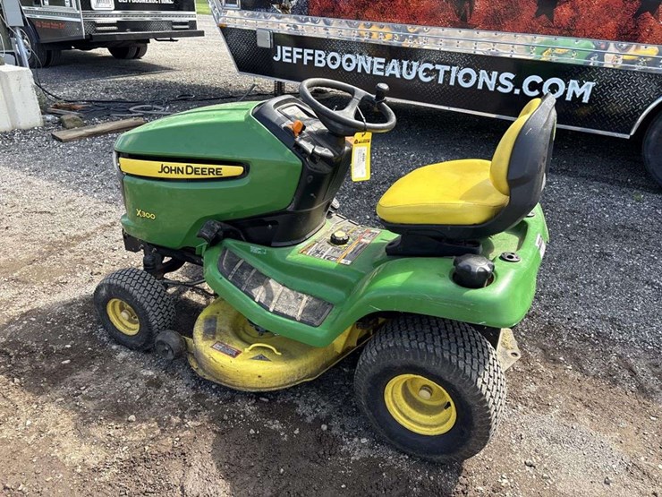 john-deere-x300-image-2