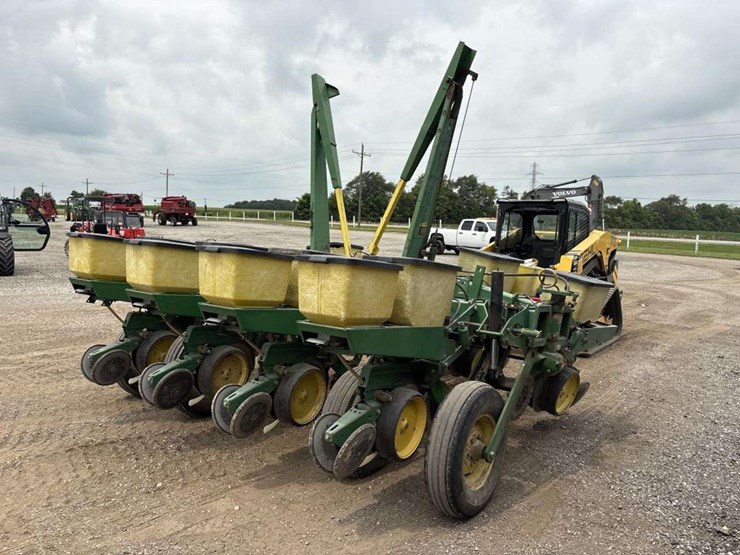 john-deere-8-image-4