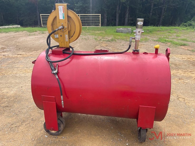 fuel-tank-with-pneumatic-pump-and-hose-reel-image-2