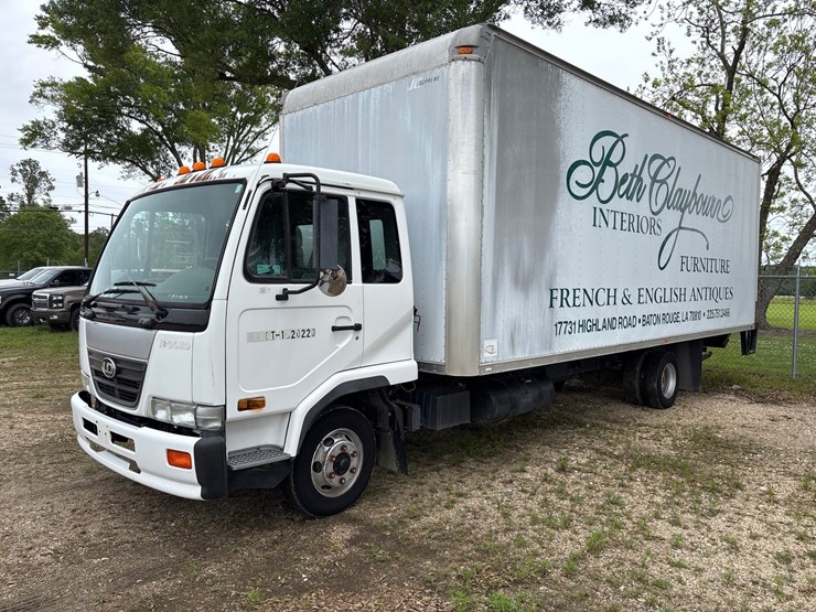 #34806-•-2006-ud1800hd-24’-box-truck-image-1