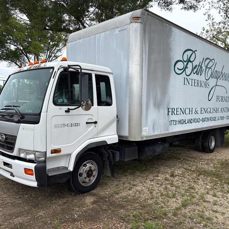 #34806 • 2006 UD1800HD 24’ BOX TRUCK