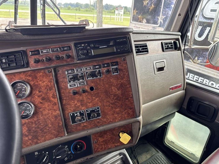 2004-kenworth-t800-image-17