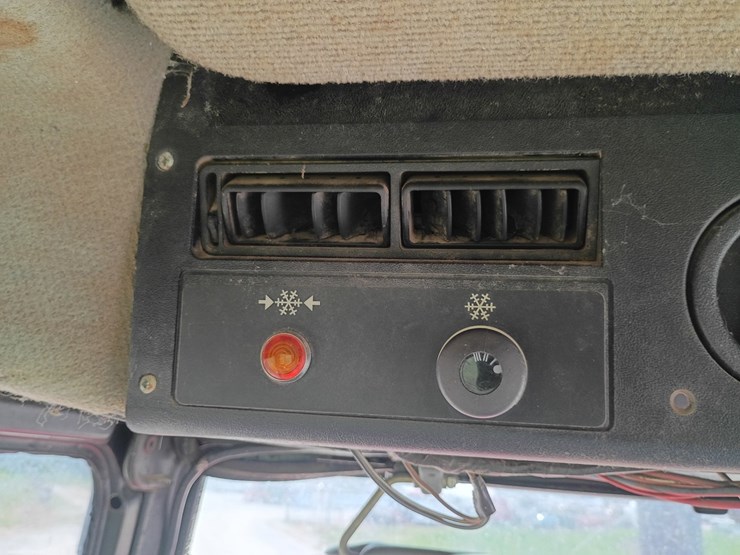 1998-case-ih-4210-image-46