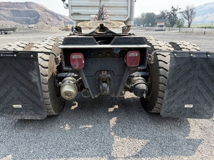 2004-international-5500i-t/a-truck-tractor-image-27