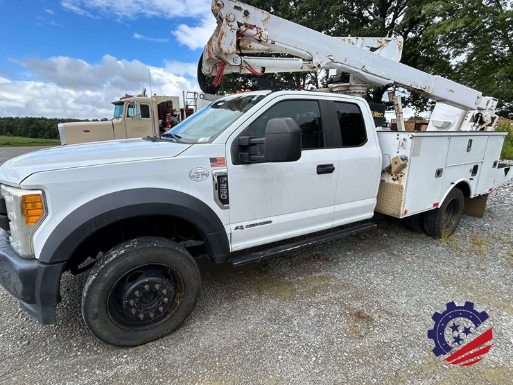 2017-ford-f550-image-1