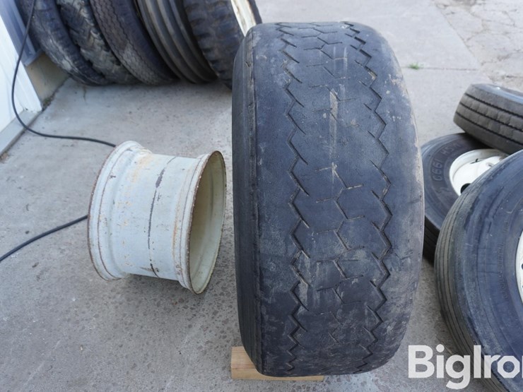 445/65r22.5-tire-and-rims-image-9