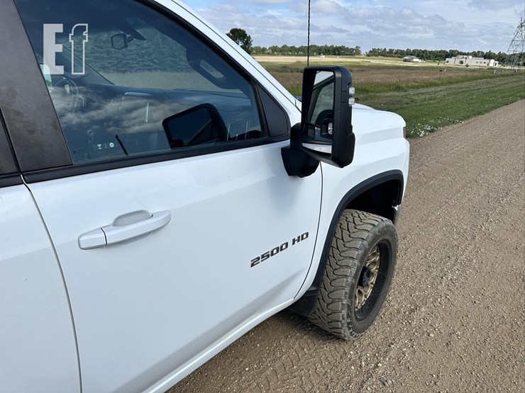 2021-chevrolet-silverado-2500hd-lt-image-13