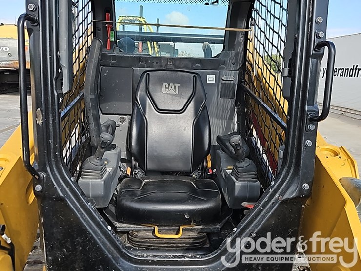 2025-caterpillar-255-image-24