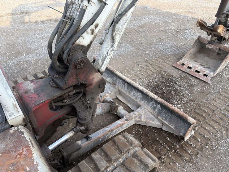 takeuchi-tb135-image-14