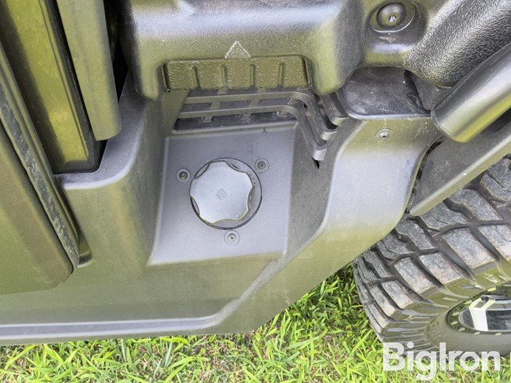 2023-john-deere-gator-image-13
