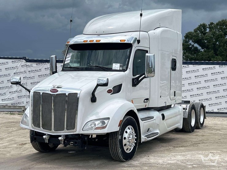 2019-peterbilt-579-image-1