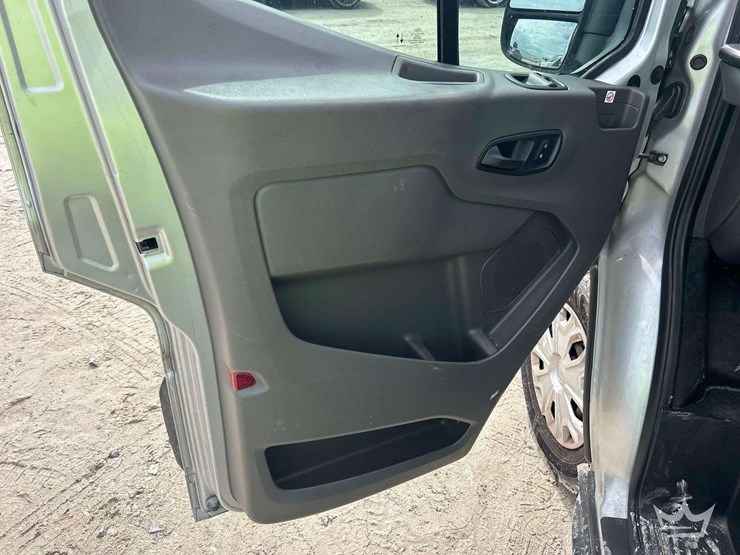 2020-ford-transit-image-19