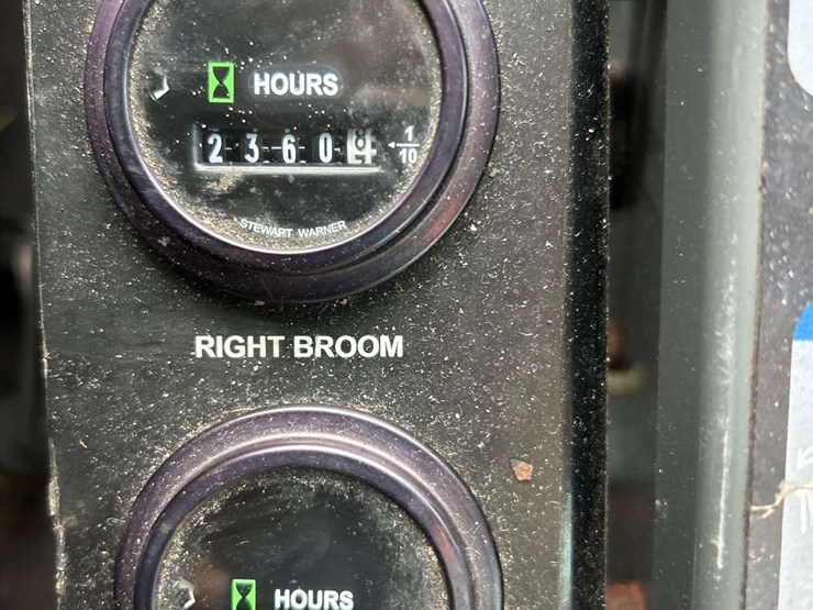 2019-freightliner-m2-106-image-51