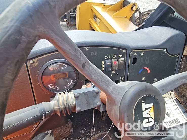2015-caterpillar-tl943c-image-34