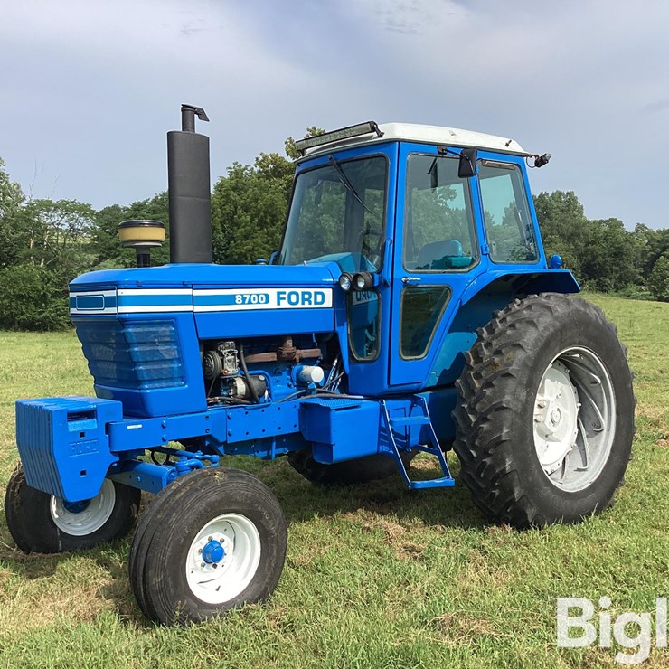 1977 FORD 8700