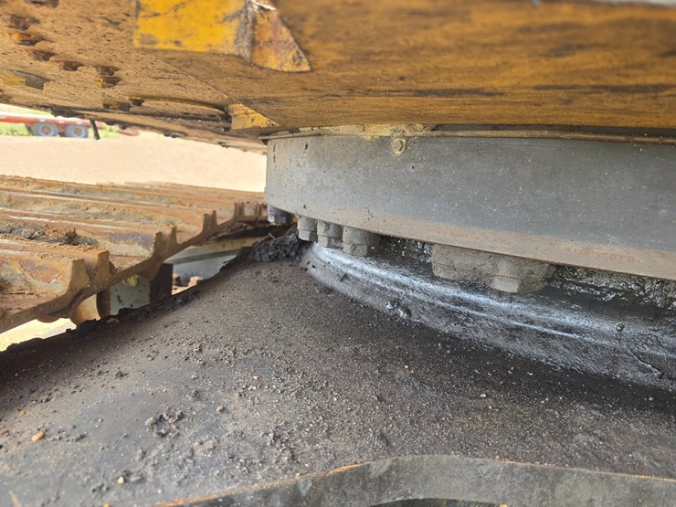 2023-caterpillar-374-image-113