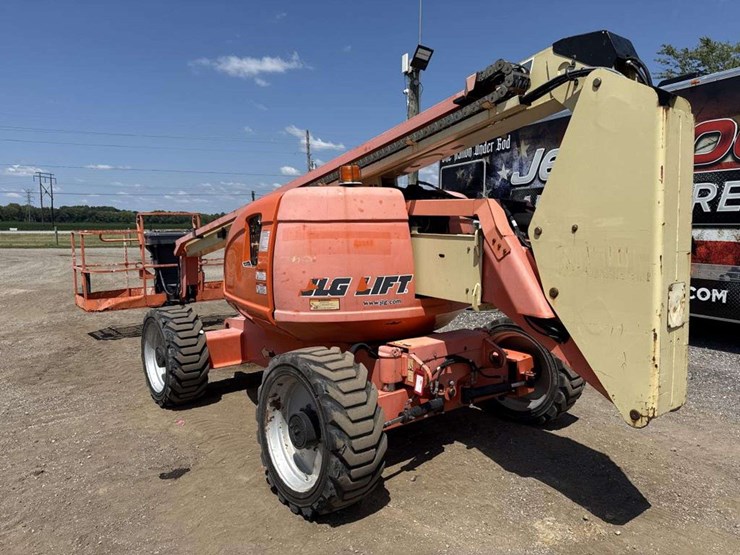 2007-jlg-600a-image-2