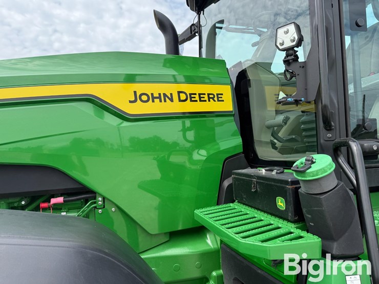 2025-john-deere-8r-250-image-12