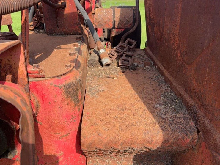 massey-ferguson-44-image-37