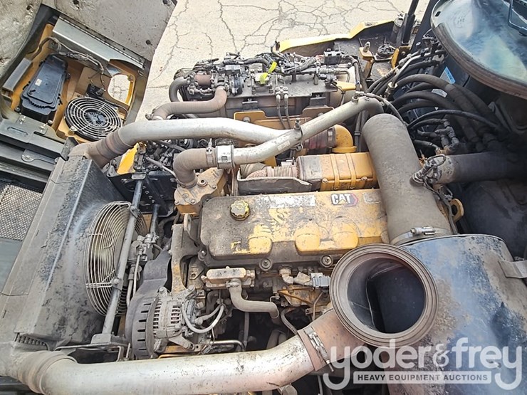2021-caterpillar-730-image-33