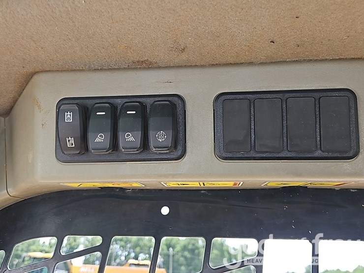 2021-caterpillar-289d3-image-34